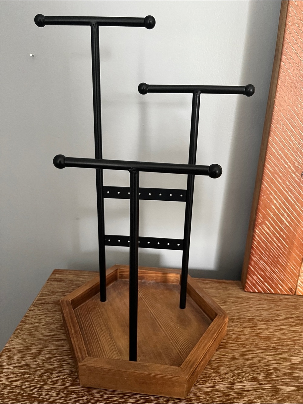 Like NEW jewelry stand